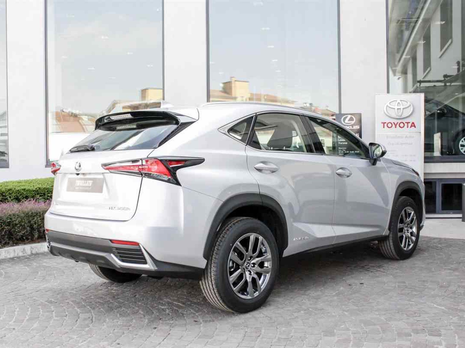 Lexus NX 300h 2.5 Executive 4wd
