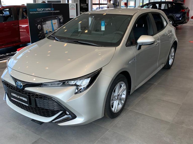 Тойота corolla hybrid