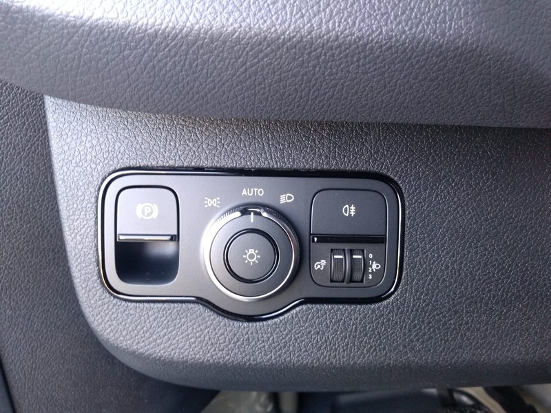 Mercedes Sprinter e Furgone elettrica bianco