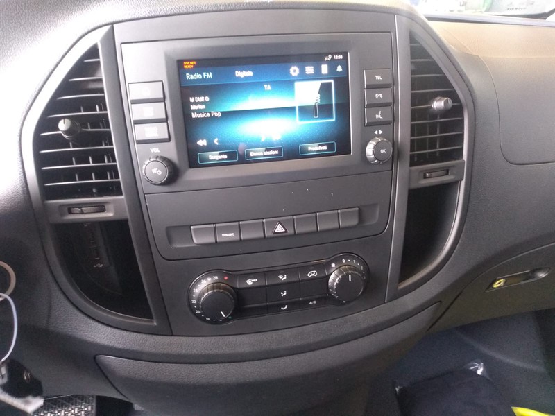 Mercedes Vito e112 Furgone Long elettrica bianco