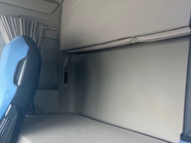 Ford Trucks F-max 4x2 luxury mega cab