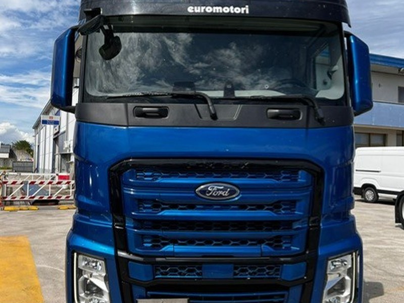 Ford Trucks F-max 4x2 luxury mega cab