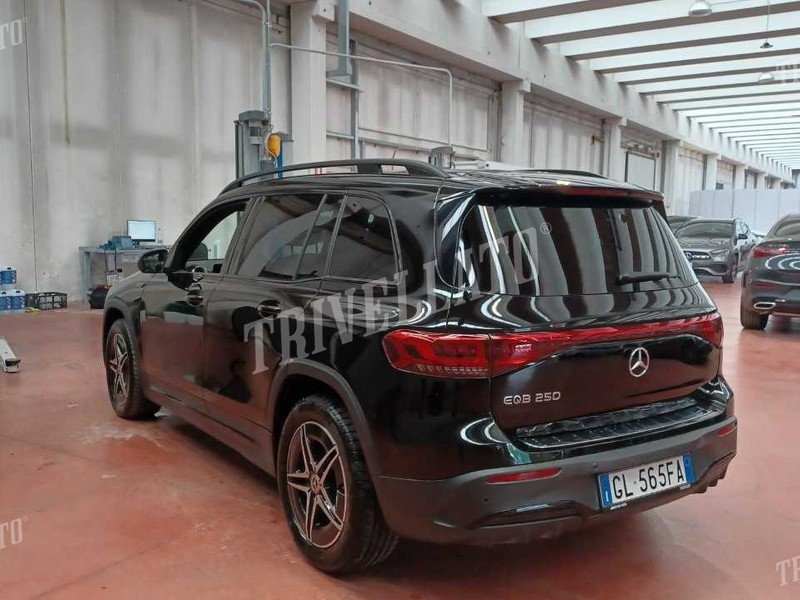 Mercedes EQB 250 premium elettrica nero