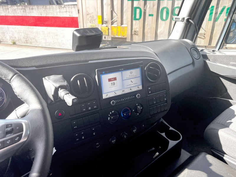 Ford Trucks F-max f line 1845t 4x2 extra high sleeper cab