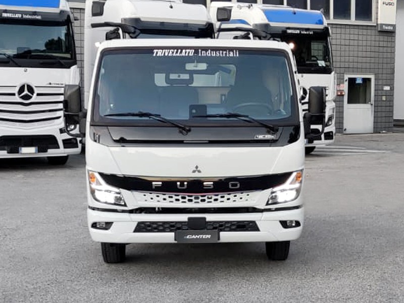 Mitsubishi Canter 4C15e/34 Cab Comfort batteria M elettrica bianco