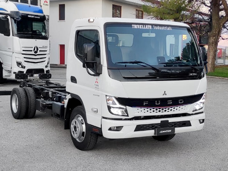 Mitsubishi Canter 4C15e/34 Cab Comfort batteria M elettrica bianco