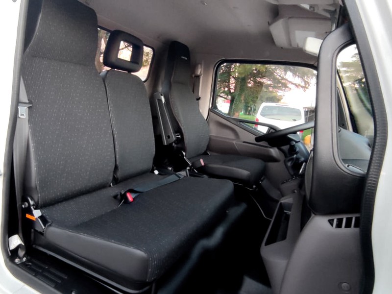 Mitsubishi Canter 4C15e/34 Cab Comfort batteria M elettrica bianco