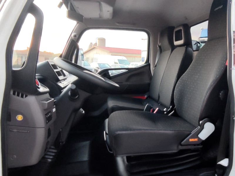 Mitsubishi Canter 4C15e/34 Cab Comfort batteria M elettrica bianco