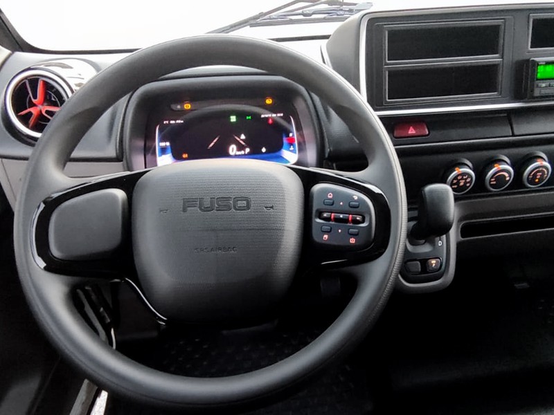 Mitsubishi Canter 4C15e/34 Cab Comfort batteria M elettrica bianco