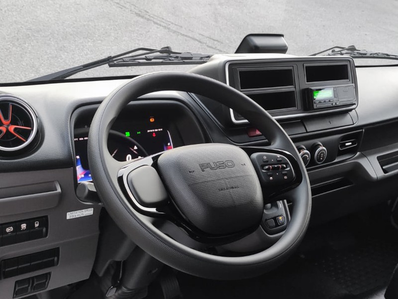 Mitsubishi Canter 4C15e/34 Cab Comfort batteria M elettrica bianco