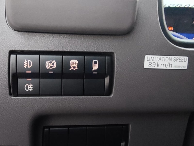 Mitsubishi Canter 4C15e/34 Cab Comfort batteria M elettrica bianco