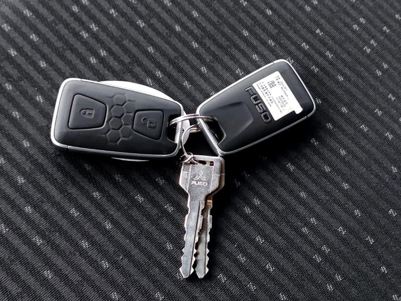 Mitsubishi Canter 4C15e/34 Cab Comfort batteria M elettrica bianco