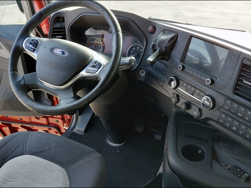 Ford F-max 4x2 luxury mega cab