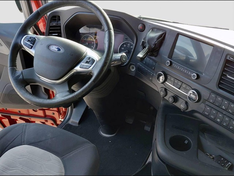 Ford F-max 4x2 luxury mega cab