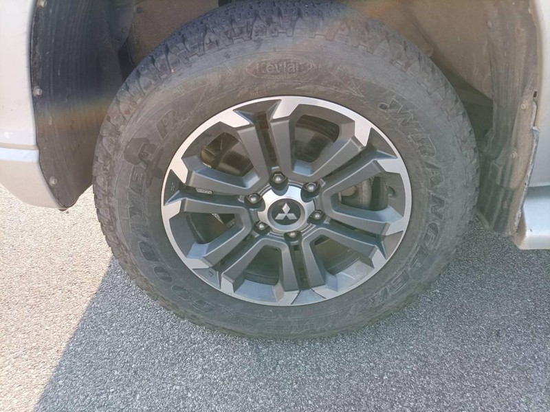 Mitsubishi L200 d.cab 2.3d intense 4wd 150cv auto