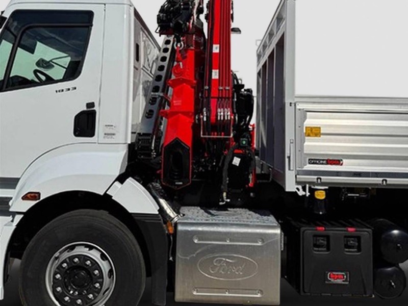 Ford Trucks Road Truck f line 1833 4x2 day cab