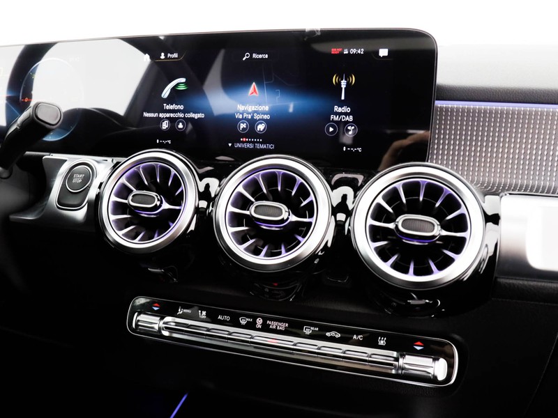 Mercedes EQB 300 sport plus 4matic 7p.ti elettrica nero