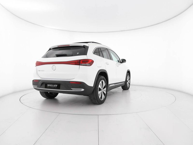 Mercedes EQA 250+ sport plus elettrica bianco