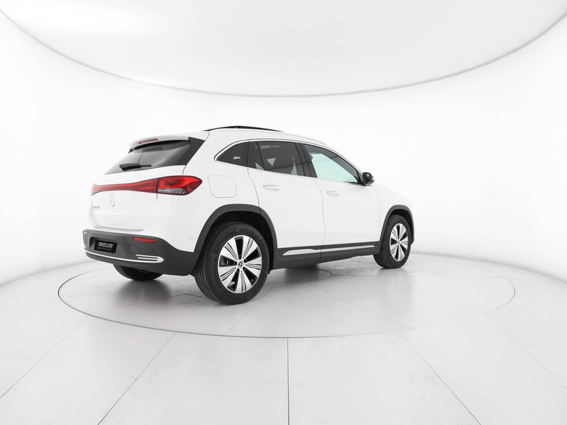 Mercedes EQA 250+ sport plus elettrica bianco