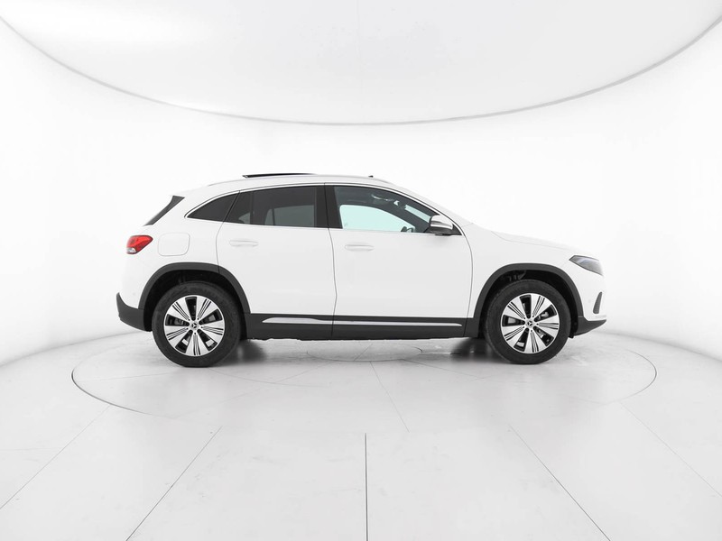 Mercedes EQA 250+ sport plus elettrica bianco