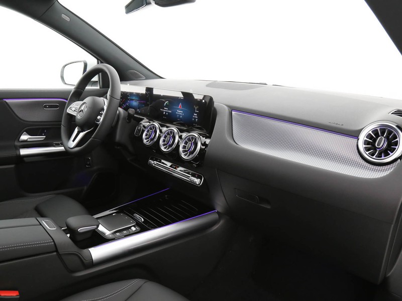 Mercedes EQA 250+ sport plus elettrica bianco