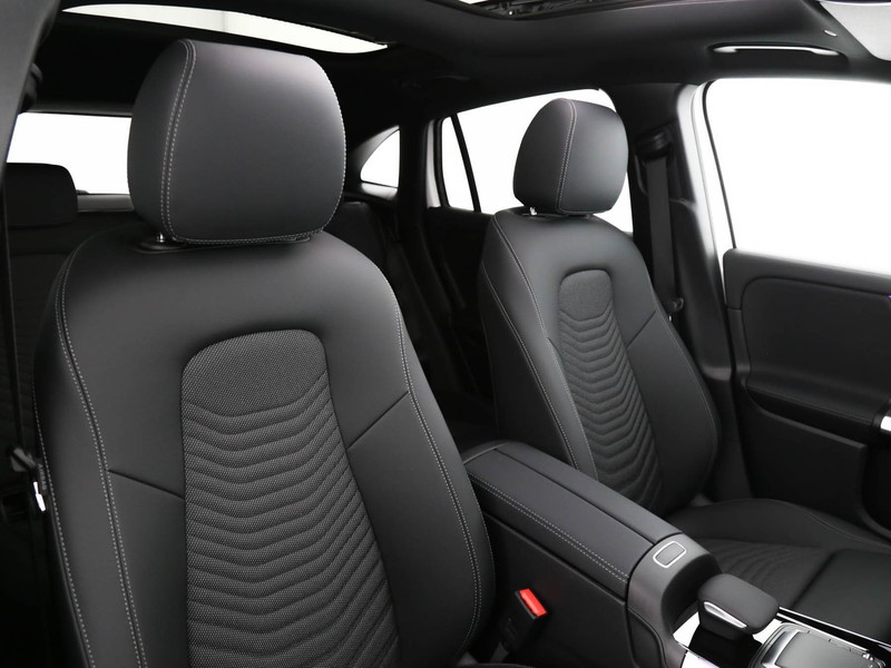 Mercedes EQA 250+ sport plus elettrica bianco