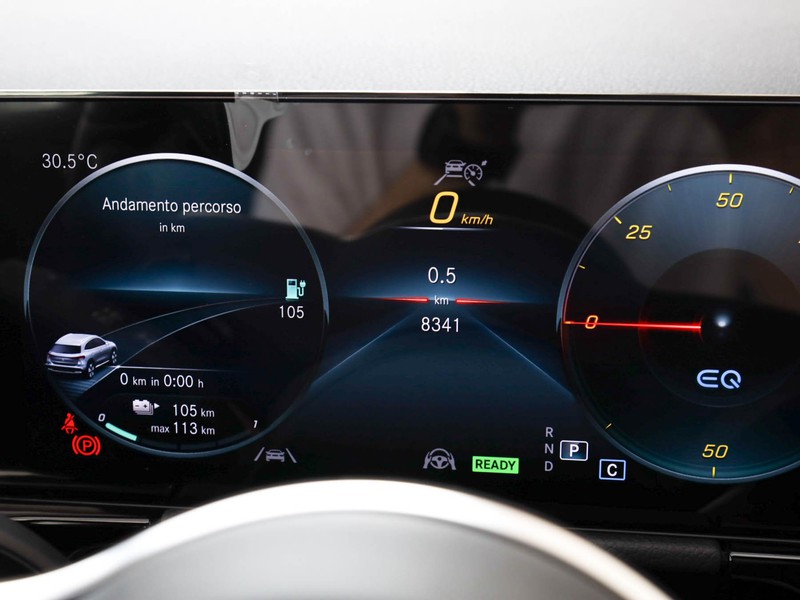 Mercedes EQA 250+ sport plus elettrica bianco