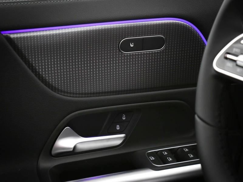 Mercedes EQA 250+ sport plus elettrica bianco