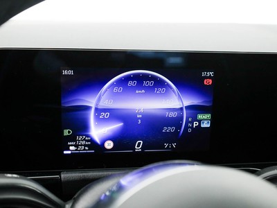 Mercedes EQA - foto 14