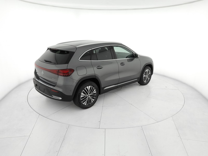 Mercedes EQA 300 Progressive Advanced 4matic elettrica grigio