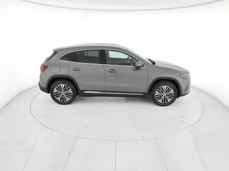 Mercedes EQA 300 Progressive Advanced 4matic elettrica grigio
