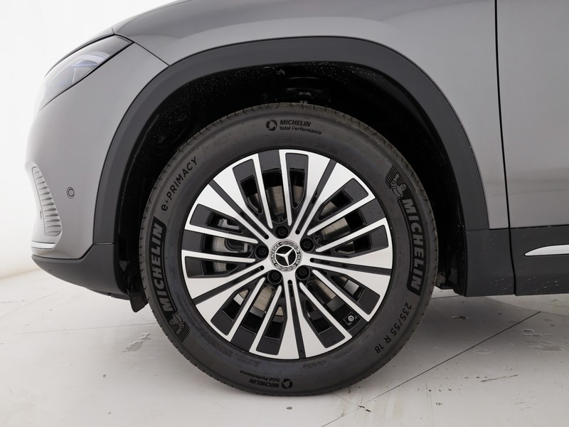 Mercedes EQA 300 Progressive Advanced 4matic elettrica grigio