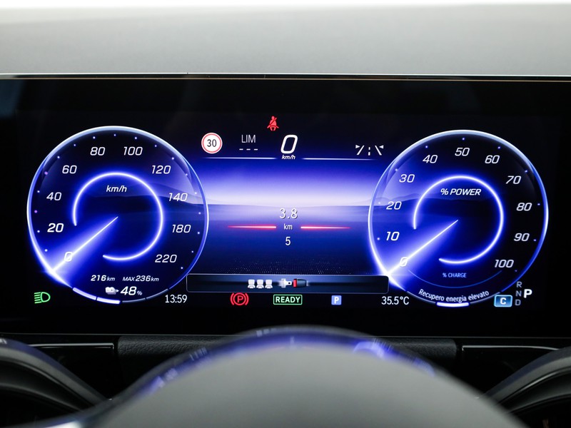 Mercedes EQA 300 Progressive Advanced 4matic elettrica grigio