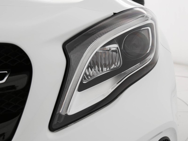 Mercedes GLA 200 d sport auto diesel bianco