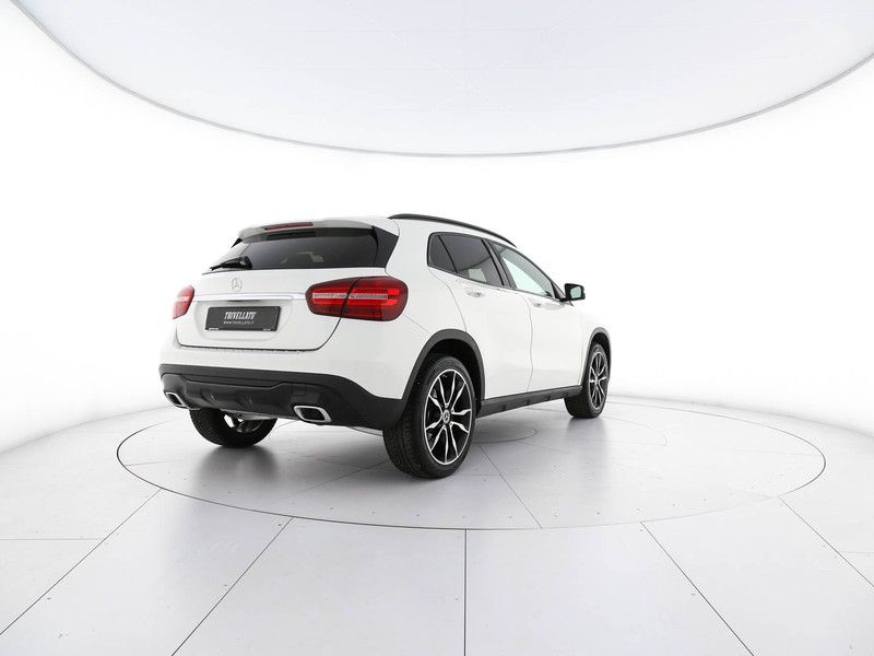 Mercedes GLA 180 d sport auto diesel bianco