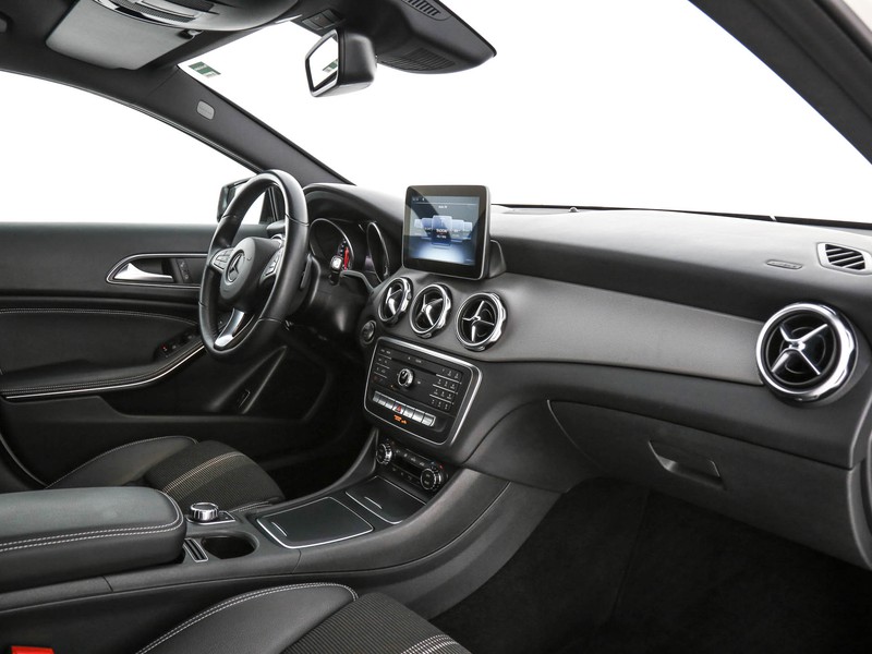 Mercedes GLA 180 d sport auto diesel bianco