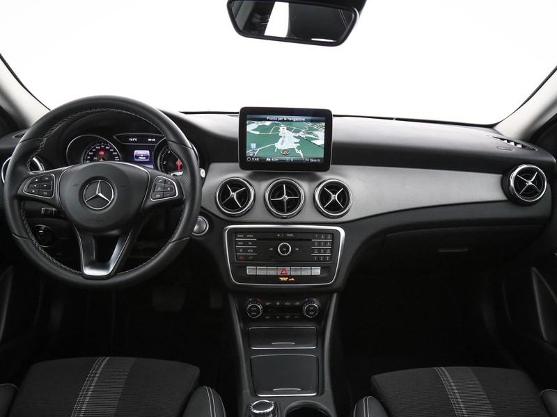 Mercedes GLA 200 d sport auto diesel bianco