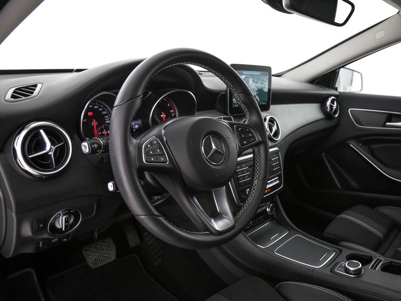 Mercedes GLA 200 d sport auto diesel bianco