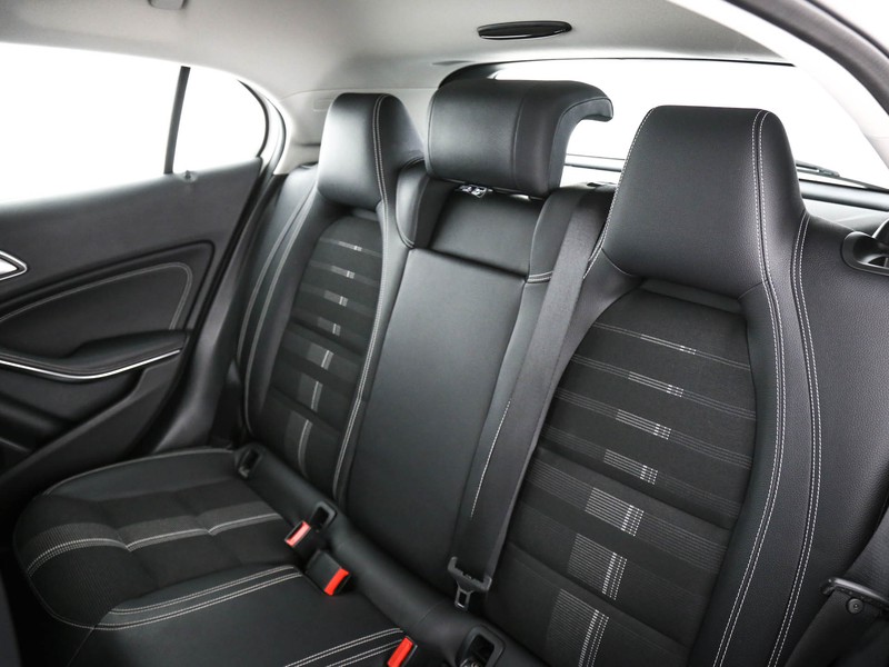 Mercedes GLA 200 d sport auto diesel bianco