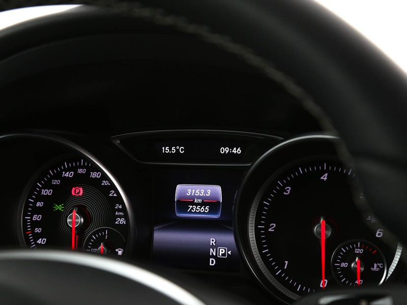 Mercedes GLA 200 d sport auto diesel bianco