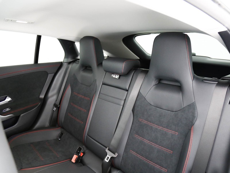 Mercedes CLA Shooting Brake  200 d amg line premium auto diesel argento