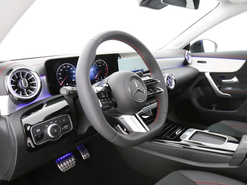 Mercedes CLA Shooting Brake  200 d amg line premium auto