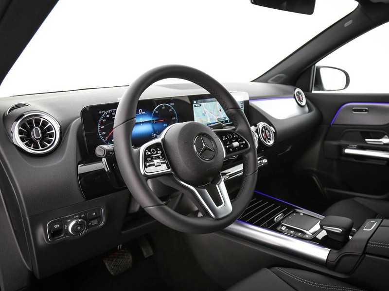 Mercedes EQA 250+ sport elettrica nero