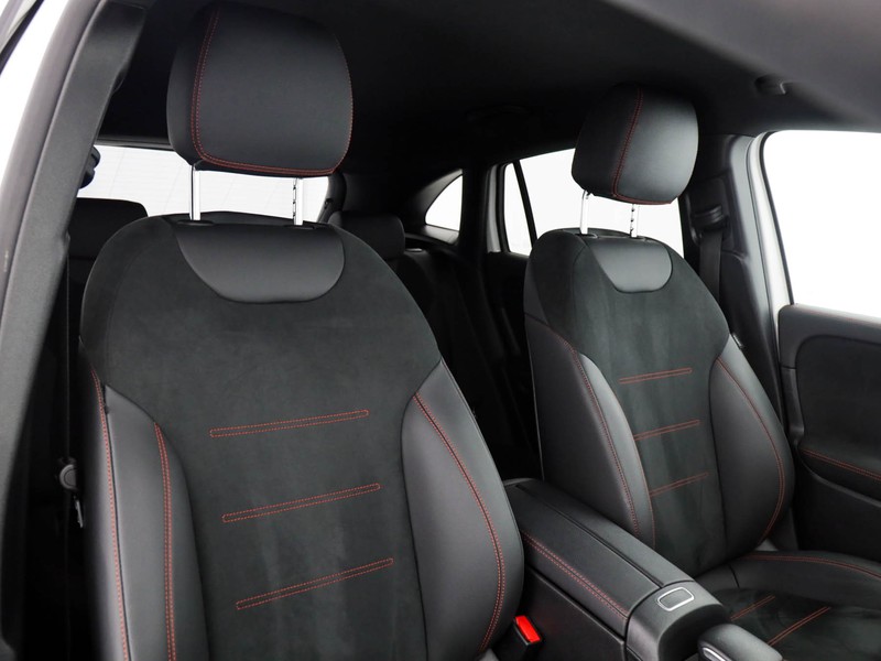 Mercedes GLA 200 d premium auto diesel bianco