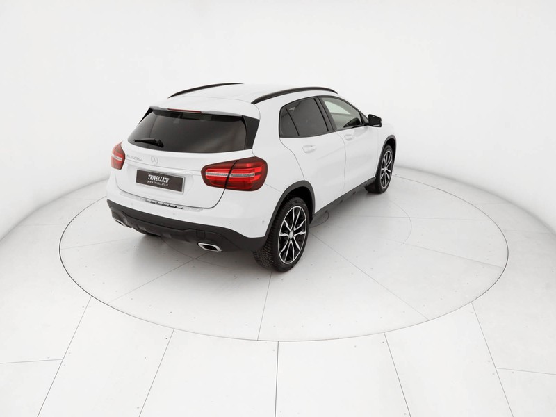 Mercedes GLA 200 d sport auto diesel bianco