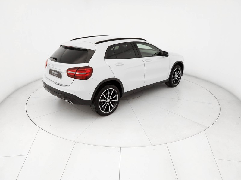 Mercedes GLA 200 d sport auto diesel bianco