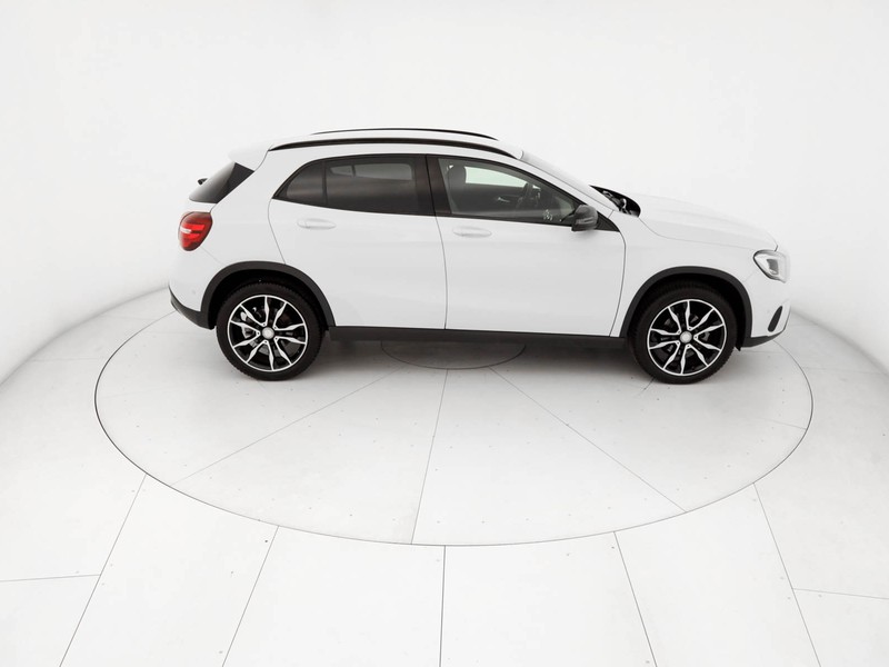 Mercedes GLA 200 d sport auto diesel bianco
