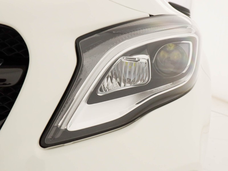 Mercedes GLA 200 d sport auto diesel bianco