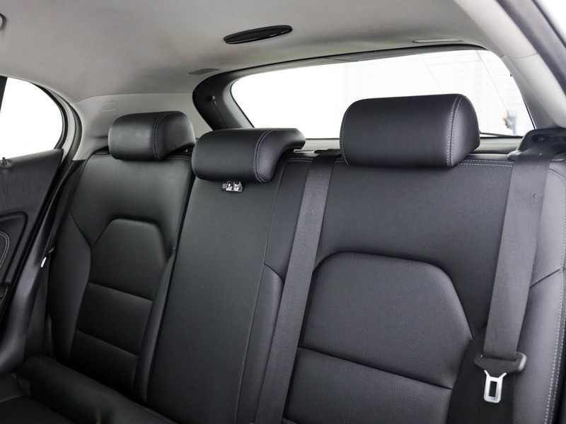 Mercedes GLA 200 d sport auto diesel bianco