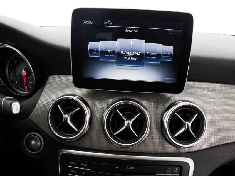 Mercedes GLA 200 d sport auto diesel bianco